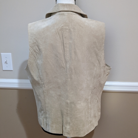 Women's Coldwater Creek beautiful leather vest with embossed design. Size large. - Picture 3 of 7